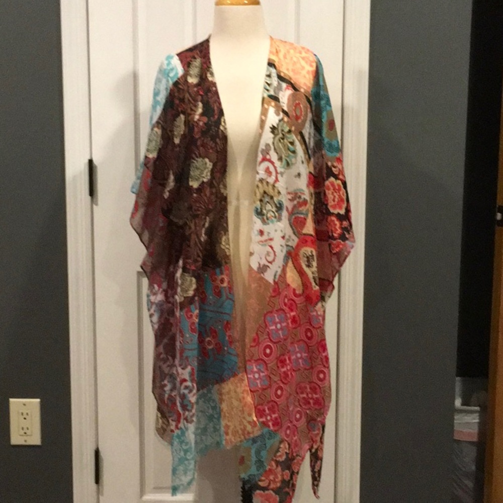 Boho Floral Kimono Last one!🥳 damaged! @alunalevi - Picture 2 of 8